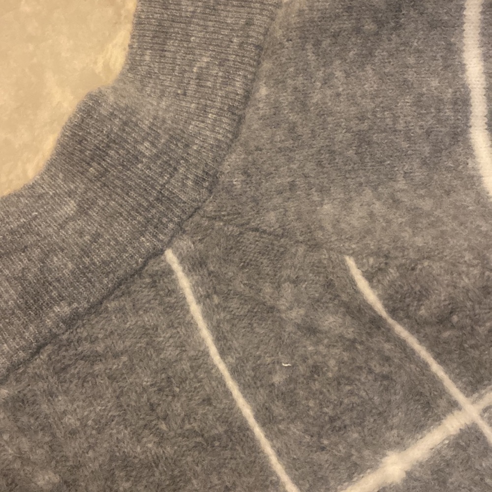 Sweater - Picture 5 of 7